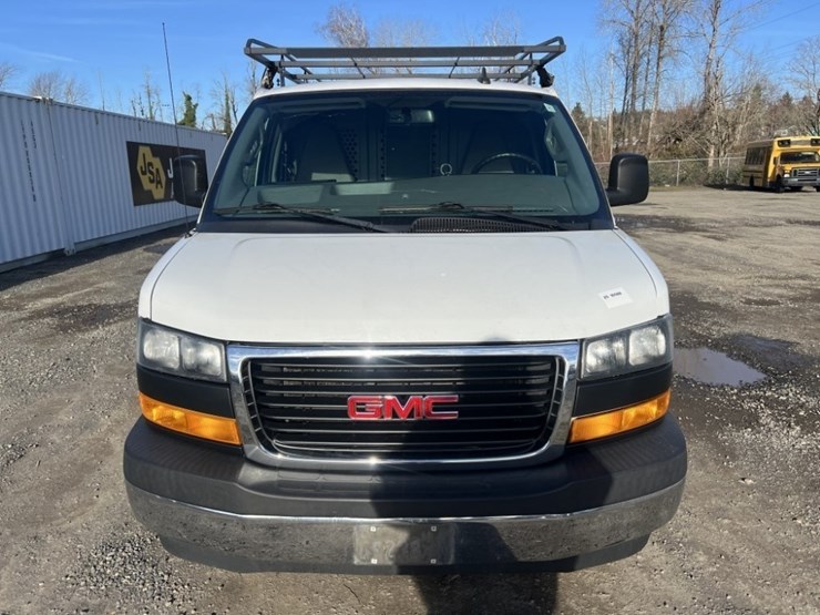 2019-gmc-savana-cargo-van-image-8