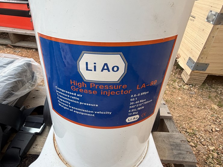 #8065-•-air-operated-grease-pump-image-5