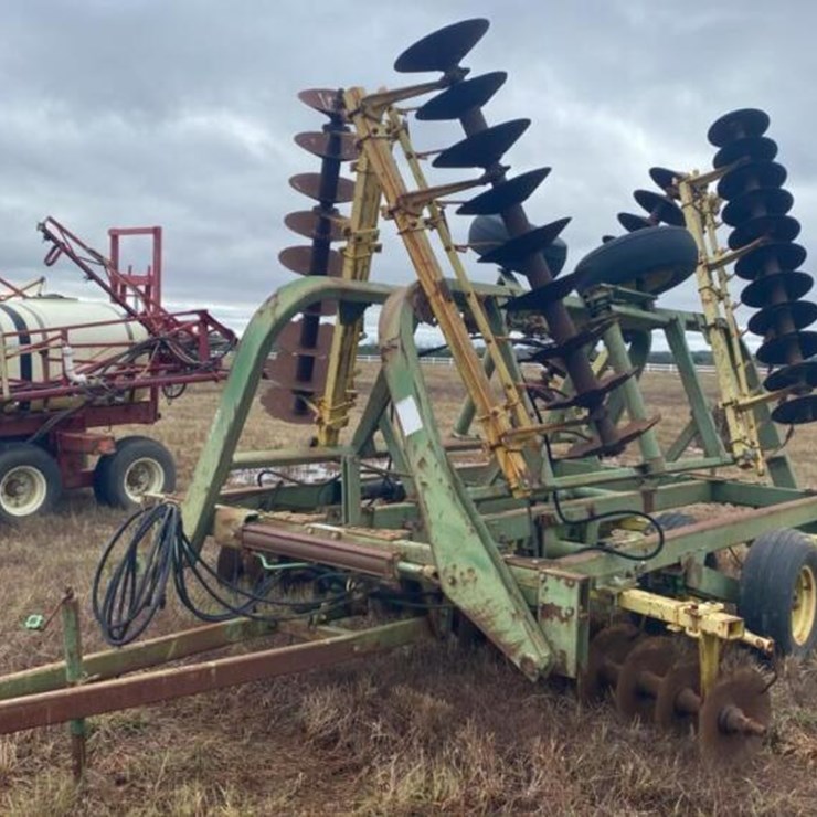 JOHN DEERE TILLAGE