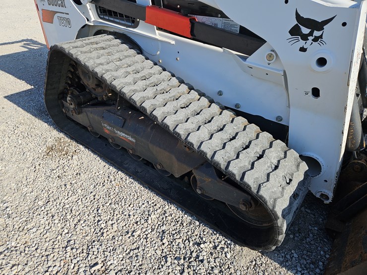 bobcat-t870-image-23