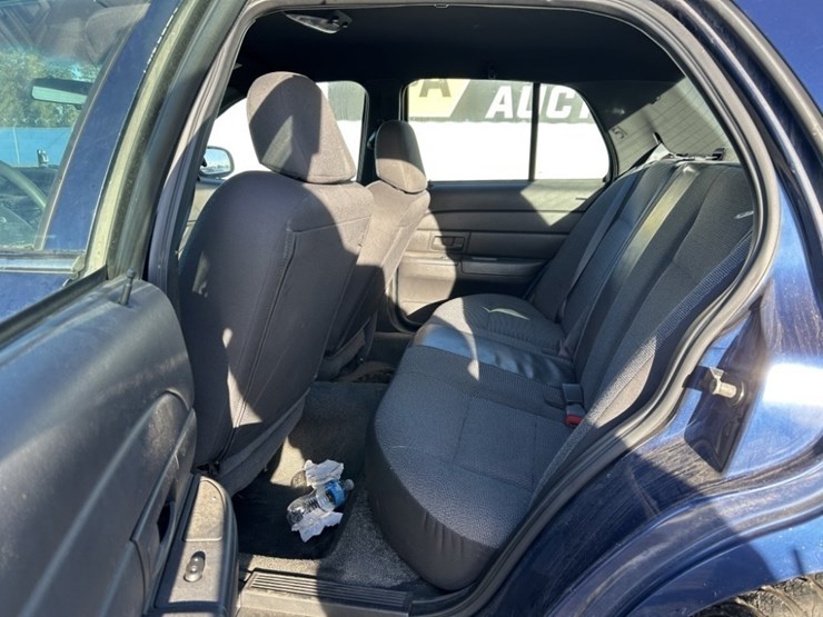 2004-ford-crown-victoria-sedan-image-21