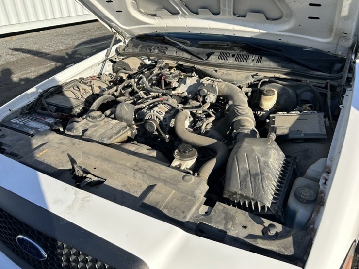 2009-ford-crown-victoria-sedan-image-37