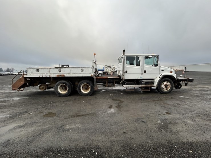 2001-freightliner-fl80-image-6