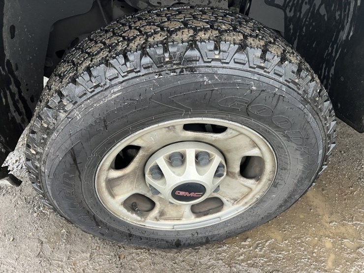 2012-gmc-sierra-utility-truck-image-16