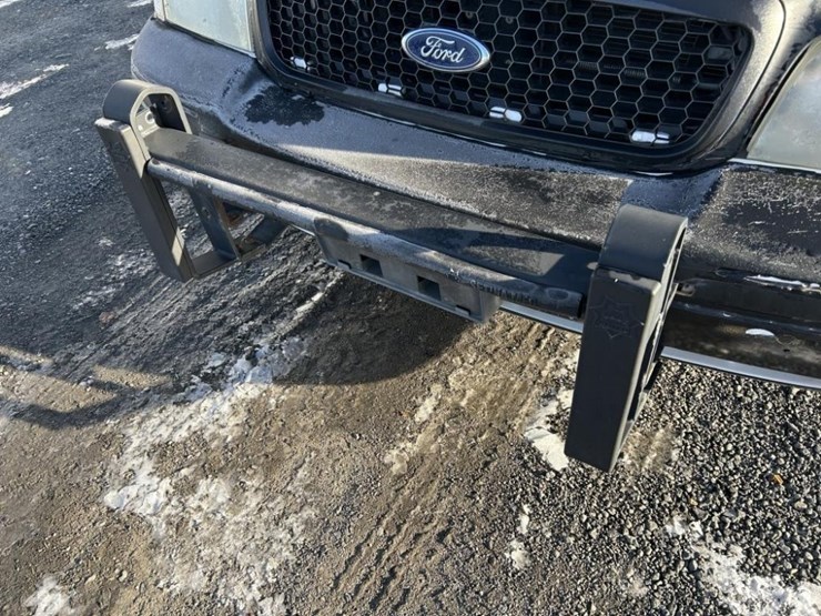 2011-ford-crown-victoria-sedan-image-26