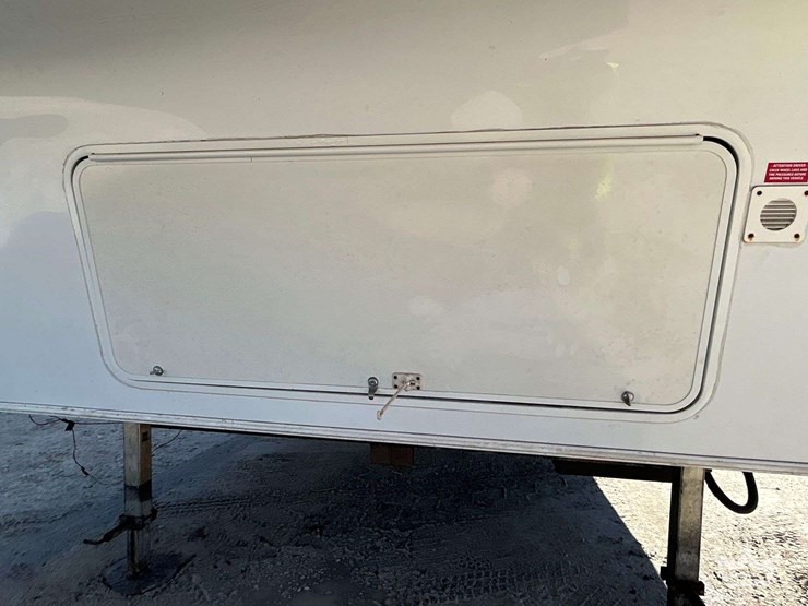 2013-keystone-laredo-la329re13-37ft.-t/a-fifth-wheel-travel-trailer-image-40