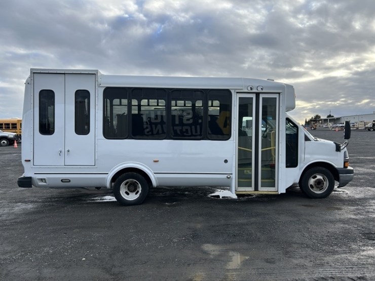 2012-chevrolet-express-paratransit-bus-image-6