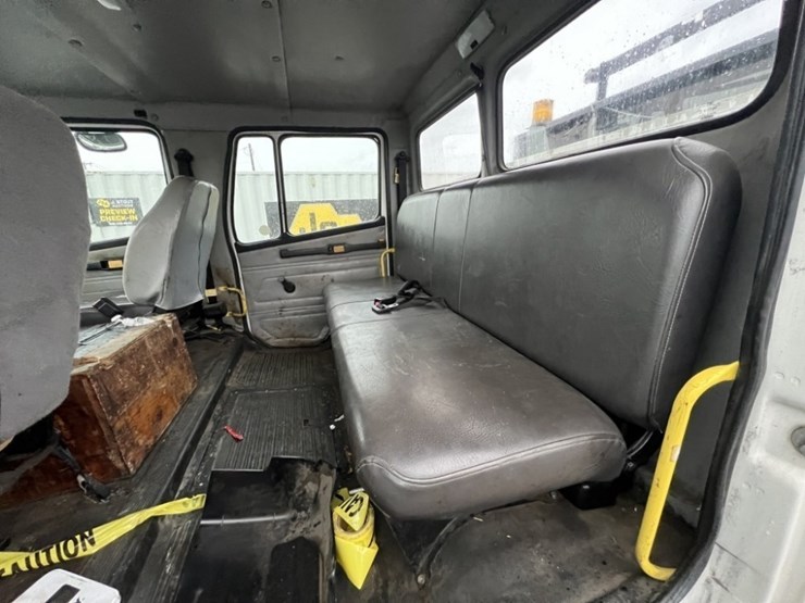 2000-freightliner-fl50-image-18