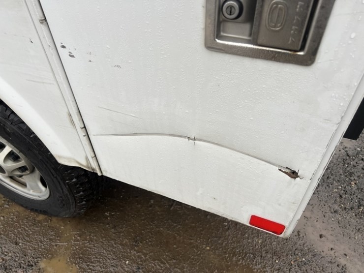 2012-gmc-sierra-utility-truck-image-19