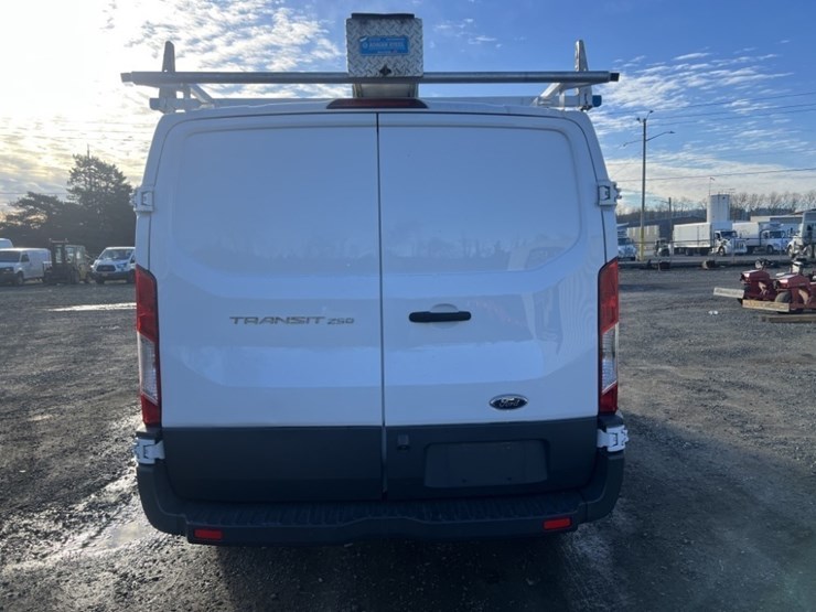2016-ford-transit-image-5