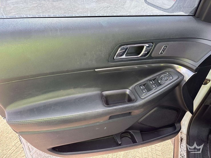 2018-ford-explorer-image-11