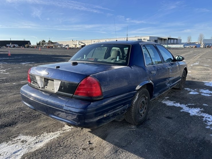 2004-ford-crown-victoria-sedan-image-5