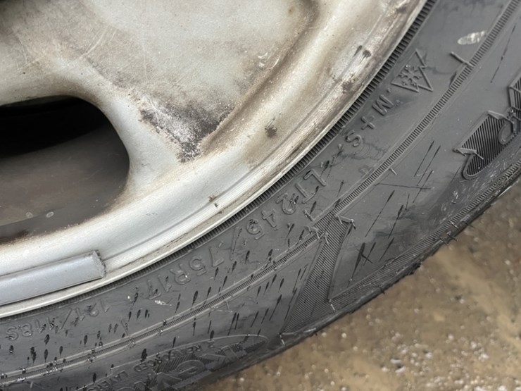 2012-gmc-sierra-utility-truck-image-17