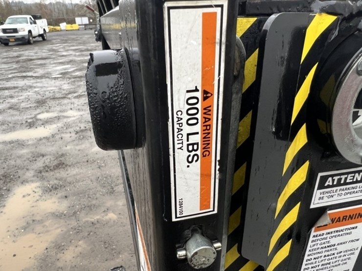 2012-gmc-sierra-utility-truck-image-14