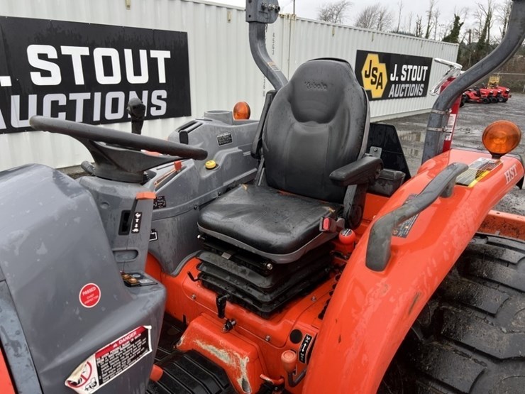 2014-kubota-l5460hst-4wd-compact-utility-tractor-image-33