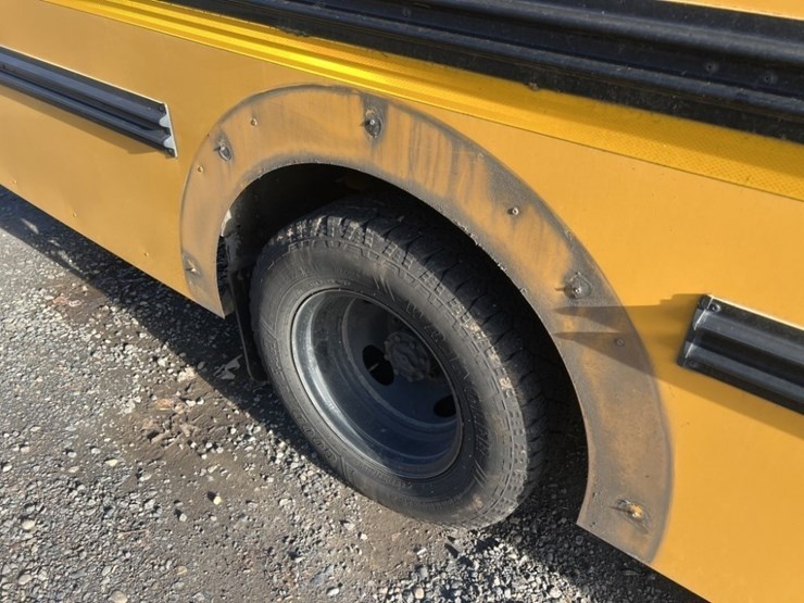 2013-ford-e450-sd-image-21