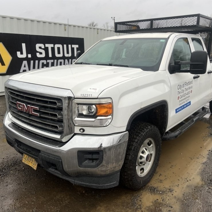 2015 GMC Sierra Crew Cab 4x4 Pickup