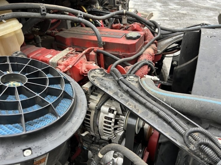 2012-freightliner-m2-bucket-truck-image-11