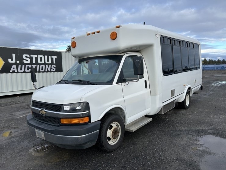 2012-chevrolet-express-paratransit-bus-image-1