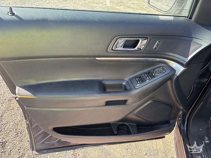 2016-ford-explorer-image-10