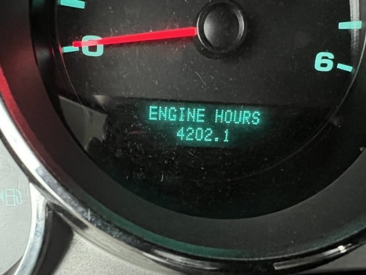 2012-gmc-sierra-utility-truck-image-27