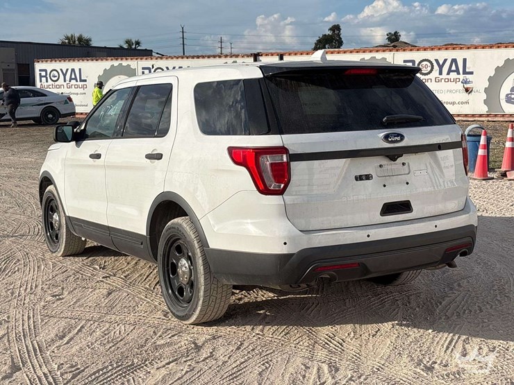 2017-ford-explorer-image-4