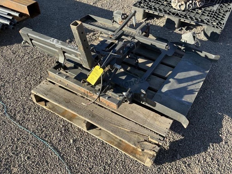 hitch-mount-wheelchair-lift-image-1