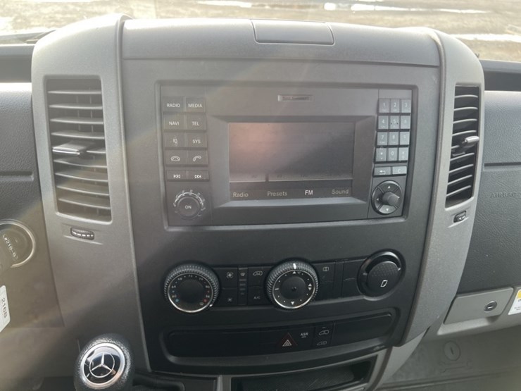 2016-mercedes-benz-sprinter-2500-image-28