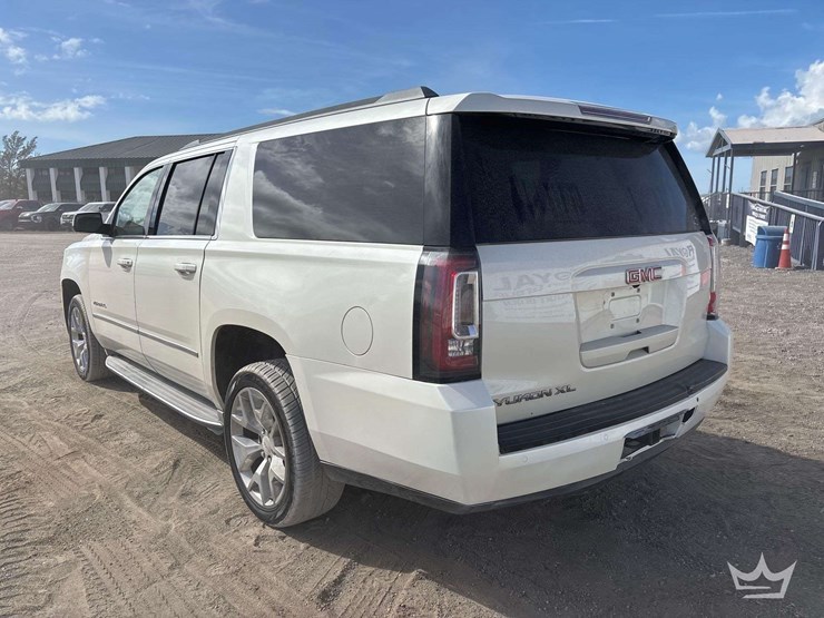 2015-gmc-yukon-xl-image-3