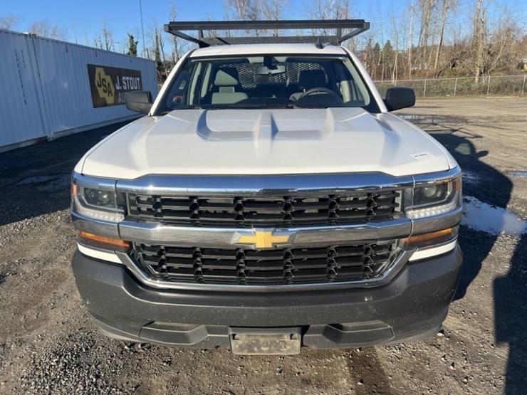 2017-chevrolet-silverado-crew-cab-pickup-image-8