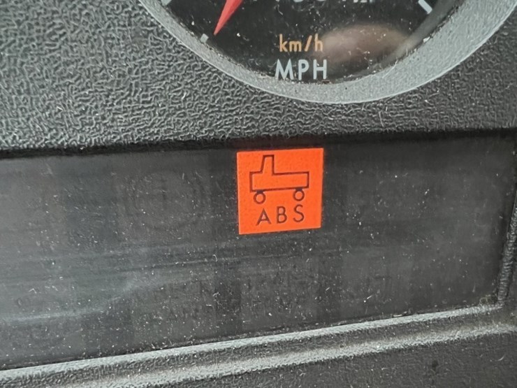 2000-freightliner-fl50-image-25