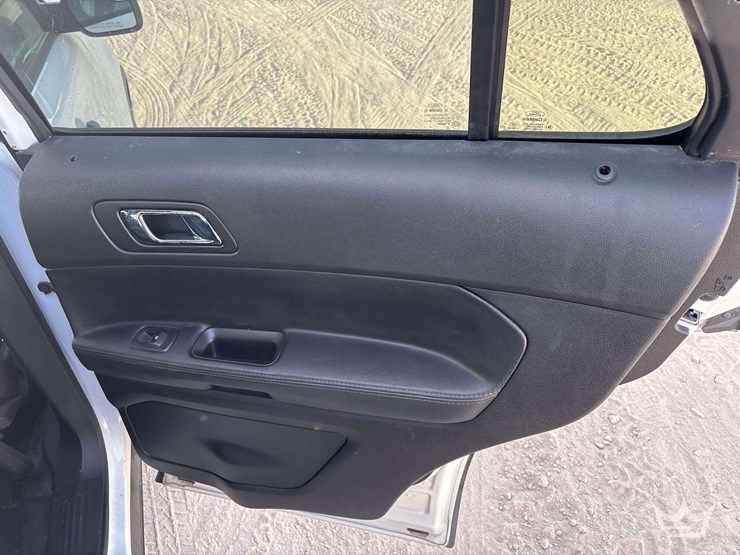 2017-ford-explorer-image-24