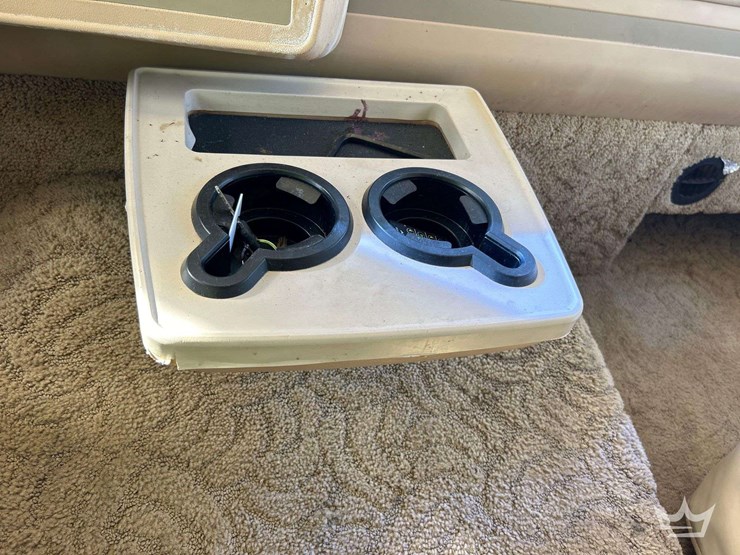 2004-winnebago-adventurer-38g-38ft.-class-a-motorhome-image-19