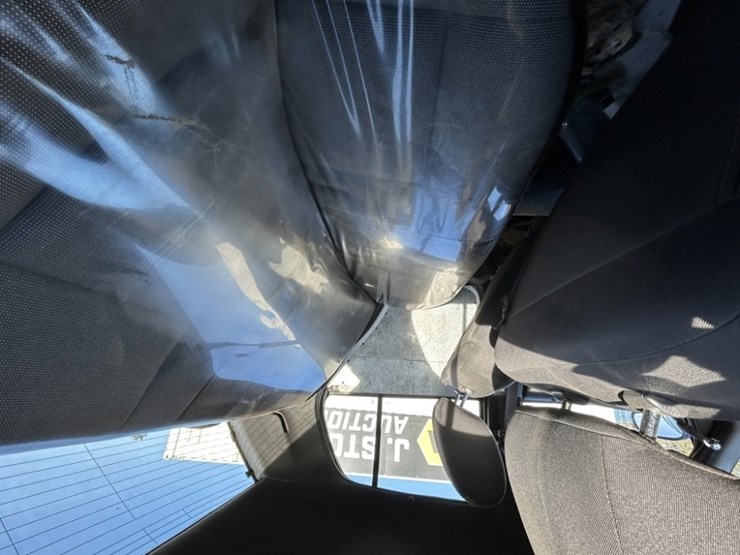 2011-ford-crown-victoria-sedan-image-23