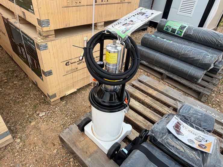#8065-•-air-operated-grease-pump-image-3