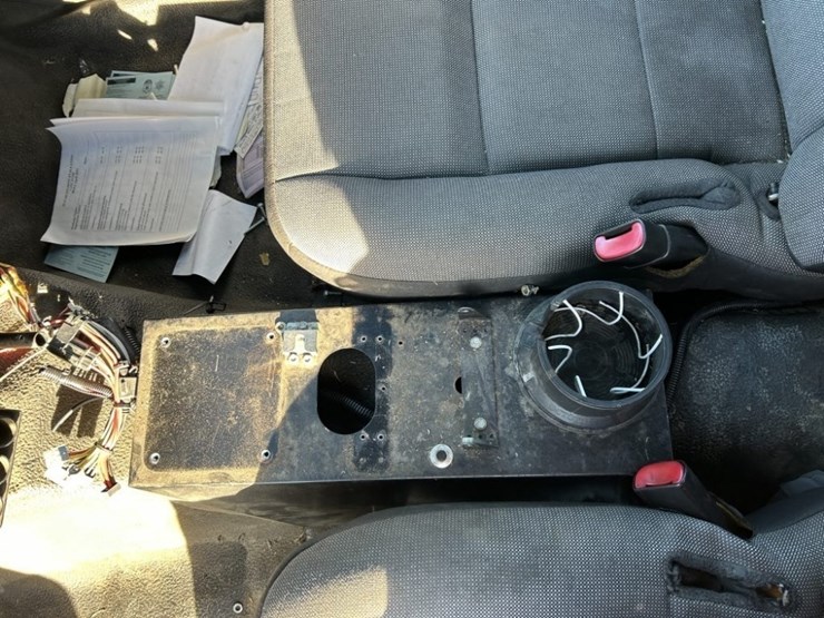 2011-ford-crown-victoria-sedan-image-16