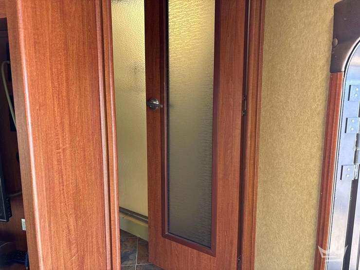 2012-crossroads-rv-elevation-t/a-5th-wheel-toy-hauler-travel-trailer-image-10