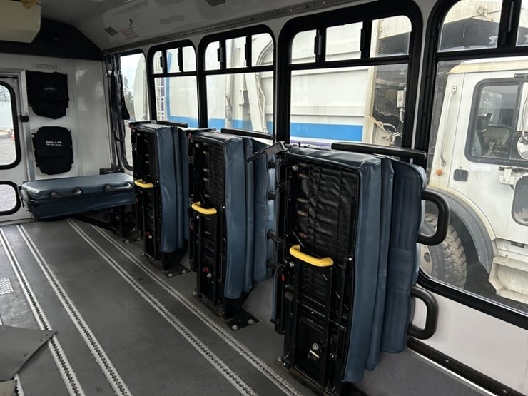 2011-chevrolet-express-paratransit-bus-image-20