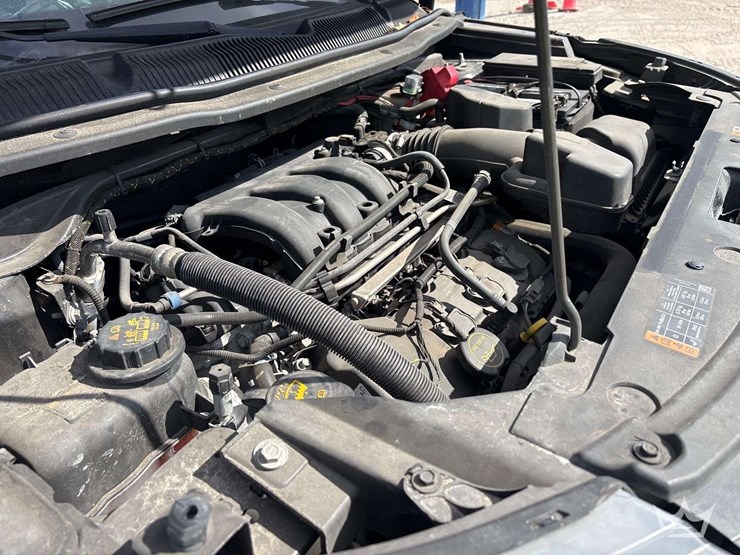 2017-ford-explorer-image-8