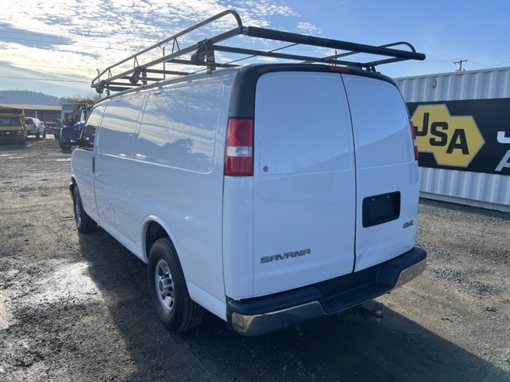 2019-gmc-savana-cargo-van-image-6