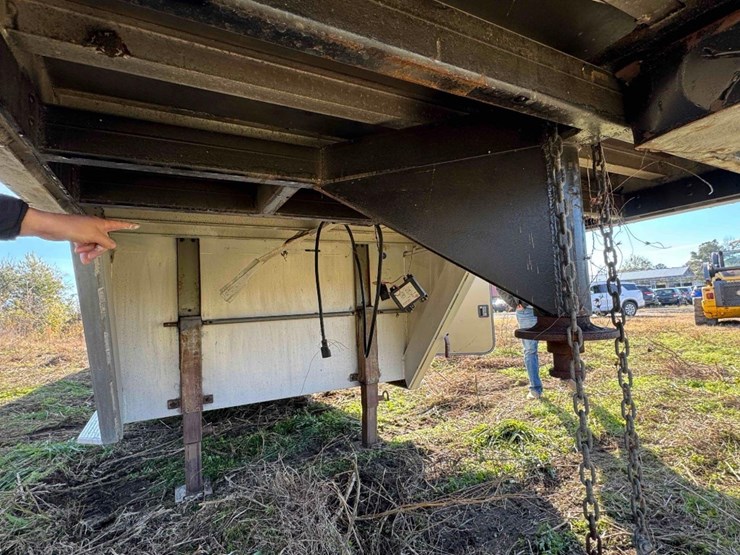 featherlite-1010-image-15