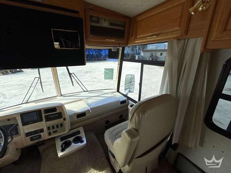 2004-winnebago-adventurer-38g-38ft.-class-a-motorhome-image-11