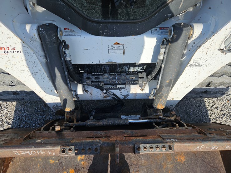bobcat-t870-image-5