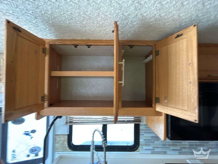 2004-winnebago-adventurer-38g-38ft.-class-a-motorhome-image-36