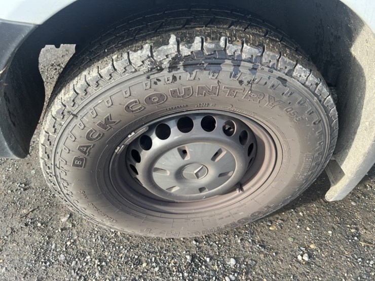 2016-mercedes-benz-sprinter-2500-image-14