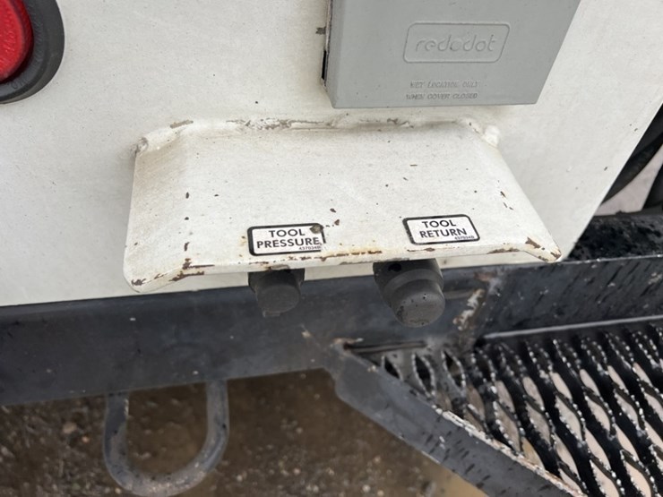 2012-freightliner-m2-bucket-truck-image-16