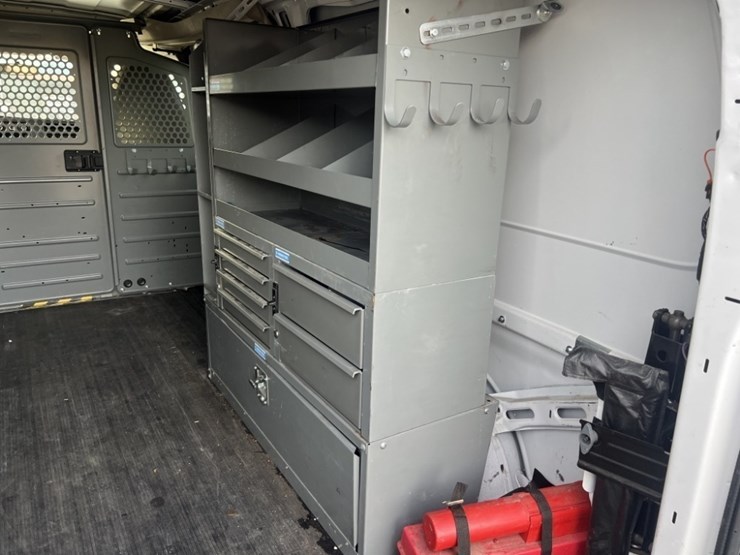 2012-gmc-savana-cargo-van-image-22