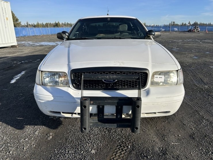 2009-ford-crown-victoria-sedan-image-8