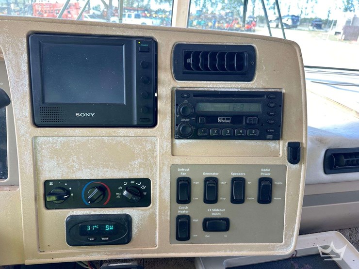 2004-winnebago-adventurer-38g-38ft.-class-a-motorhome-image-18