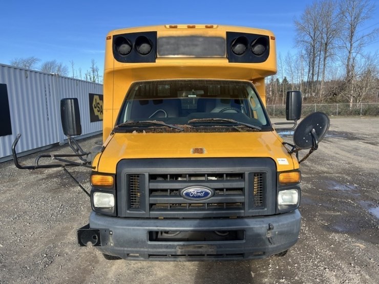 2013-ford-e450-sd-image-8